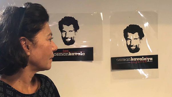 Kavala davasında 6. celse öncesi eşi Ayşe Buğra: 'Neden tutuklu yargılandığını öğrenmek istiyoruz' Kavala davasında 6. celse öncesi eşi Ayşe Buğra: 'Neden tutuklu yargılandığını öğrenmek istiyoruz'