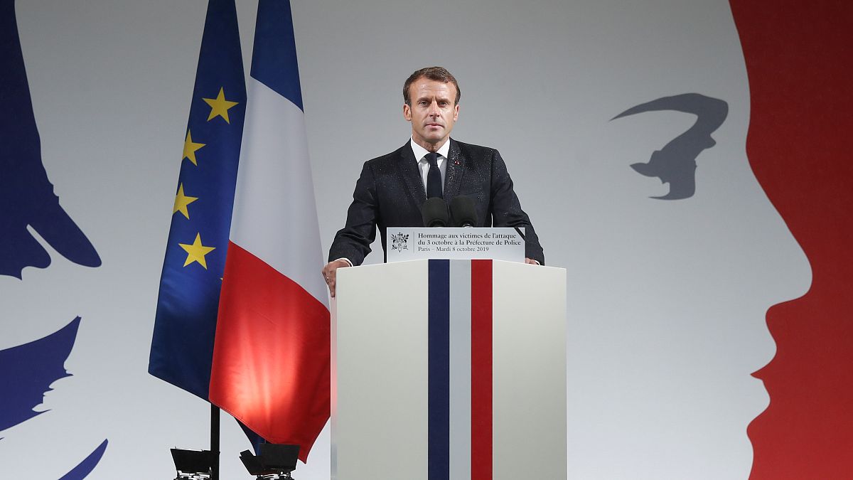 Macron: İslamcılık belası ile savaşta tetikte bir toplum oluşturmak zorundayız