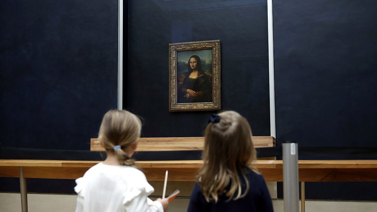 Mona Lisa de regresso à sala original