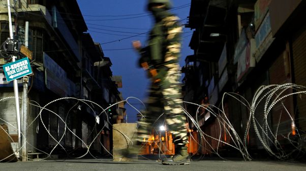 Hindistan turistlere yönelik Cammu Keşmir'e seyahat uyarısını kaldırıyor Hindistan turistlere yönelik Cammu Keşmir'e seyahat uyarısını kaldırıyor