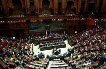 İtalya'da milletvekili ve senatör sayısı üçte bir oranında azaltıldı