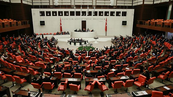 Irak ve Suriye'ye sınır ötesi operasyon izninin uzatılması tezkeresine TBMM'de onay Irak ve Suriye'ye sınır ötesi operasyon izninin uzatılması tezkeresine TBMM'de onay