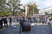 شاهد: كشف الستار عن تمثال لإبراهيموفيتش في مسقط رأسه بالسويد