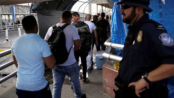 توقيف قرابة مليون مهاجر غير شرعي خلال عام في الولايات المتحدة توقيف قرابة مليون مهاجر غير شرعي خلال عام في الولايات المتحدة
