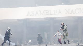 Manifestantes asaltan el Parlamento de Ecuador antes del gran paro nacional