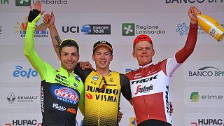 Il podio della Tre Valli Varesine 2019: Visconti, Roglič, Skuijns. 