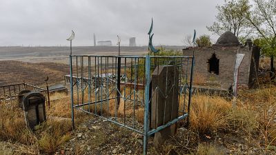 Doğu Türkistan'ın başkenti Urumçi'de bir mezarlık 