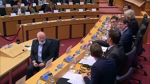 Eurodeputados prolongam audições de candidatos a comissários Eurodeputados prolongam audições de candidatos a comissários