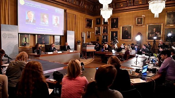 Nobel da Química distingue cientistas que "criaram mundo recarregável" Nobel da Química distingue cientistas que "criaram mundo recarregável"