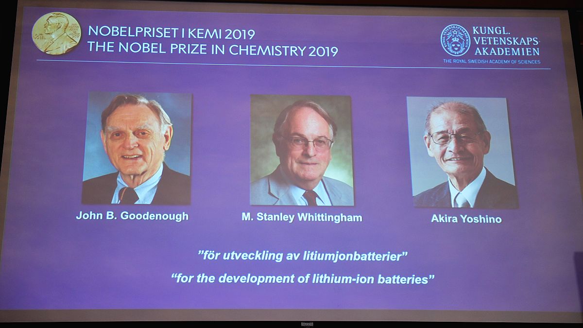Нобелевскую премию по химии получили Джон Гуденоф, Стенли Уиттинхэм и Акира Есино