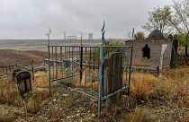 حتى المقابر لم تسلم ... الصين تدمر بقايا مقابر المسلمين في شينجيانغ