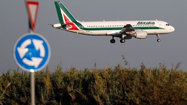 Crise da Alitalia agrava-se com nova greve e ameaça de despedimentos Crise da Alitalia agrava-se com nova greve e ameaça de despedimentos