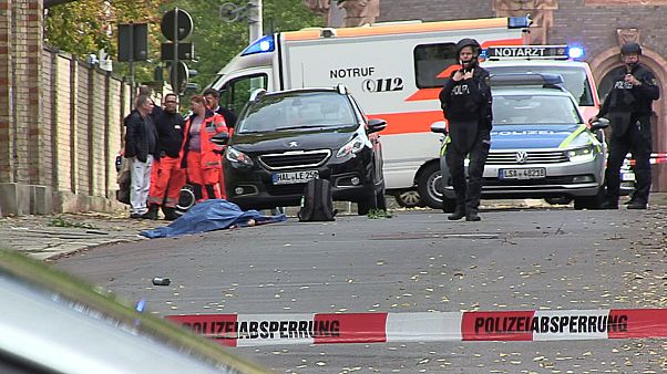 Attaque antisémite et raciste en Allemagne : l'extrême-droite soupçonnée Attaque antisémite et raciste en Allemagne : l'extrême-droite soupçonnée