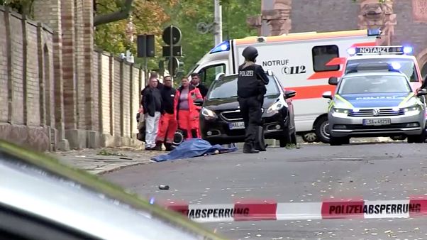 ألمانيا: مقتل شخصين في إطلاق نار أمام كنيس والحكومة تتهم اليمين المتطرف ألمانيا: مقتل شخصين في إطلاق نار أمام كنيس والحكومة تتهم اليمين المتطرف