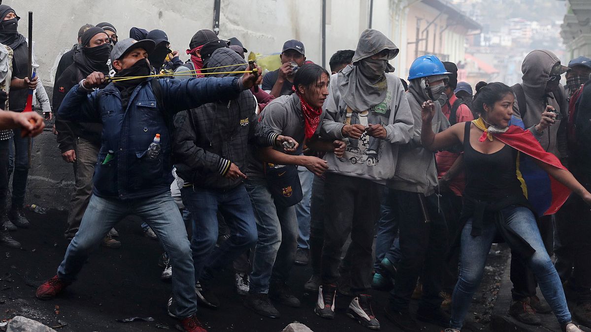 ¿Por qué las calles de Ecuador se han transformado en una batalla campal?