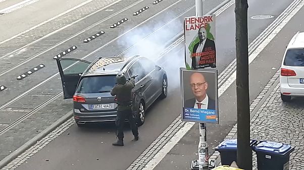 Al menos dos muertos en un tiroteo en la ciudad alemana de Halle Al menos dos muertos en un tiroteo en la ciudad alemana de Halle