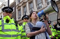 شیردهی مادران در خیابان با هدف فشار بر دولت بریتانیا برای حفاظت از محیط زیست