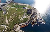 Βουτιά - μυστήριο στη Δραπετσώνα: Νεκροί η μητέρα και ο αδελφός του Π. Μαυρίκου