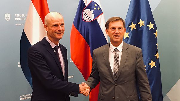 Hollanda Dışişleri Bakanı Blok (solda), Slovenya Dışişleri Bakanı Cerar ile Hollanda Dışişleri Bakanı Blok (solda), Slovenya Dışişleri Bakanı Cerar ile