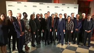 Конференция в Лионе: Макрон встречает Боно и Гейтса 