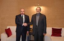 TBMM Başkanı Mustafa Şentop Ağustos ayında Katar'daki toplantıda İran Meclis Başkanı Ali Laricani (sağda) ile görüştü. 