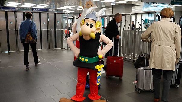 Joyeux anniversaire Astérix dans le métro parisien Joyeux anniversaire Astérix dans le métro parisien