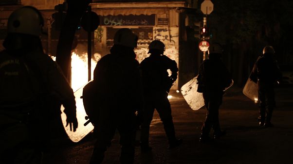 Μολότοφ στο αστυνομικό τμήμα της Τούμπας Μολότοφ στο αστυνομικό τμήμα της Τούμπας