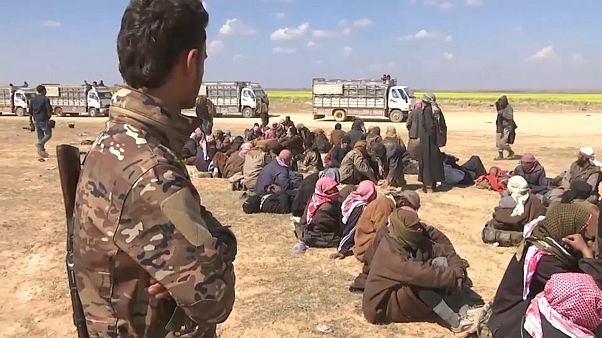 USA übernehmen IS-Kämpfer von Kurdenmilizen USA übernehmen IS-Kämpfer von Kurdenmilizen