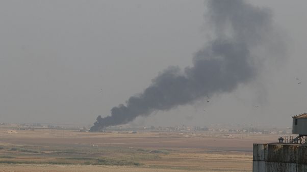 Türk Silahlı Kuvvetleri, Suriye Milli Ordusu'yla birlikte Suriye'nin kuzeyinde PKK/YPG ve DEAŞ terör örgütlerine karşı Barış Pınarı Harekatı'nı başlattı. Türk Silahlı Kuvvetleri, Suriye Milli Ordusu'yla birlikte Suriye'nin kuzeyinde PKK/YPG ve DEAŞ terör örgütlerine karşı Barış Pınarı Harekatı'nı başlattı.