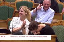 نخست وزیر دانمارک در مجلس از خنده ترکید