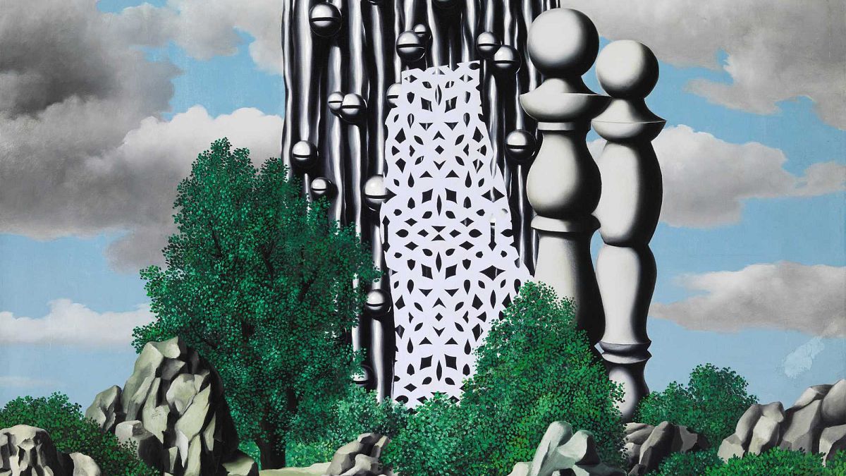 Dalì e Magritte, incontro 100 anni dopo. A Bruxelles la più grande mostra dei due surrealisti