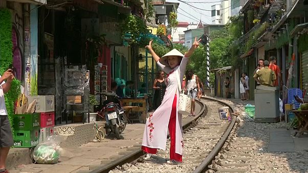 Off the rails: Hanoi closes railway cafés thronged by selfie-seeking tourists Off the rails: Hanoi closes railway cafés thronged by selfie-seeking tourists