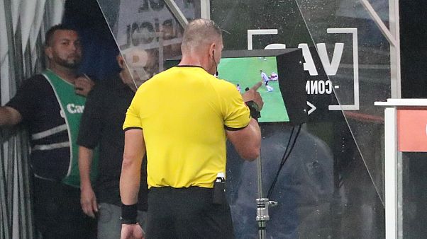 الاتحاد السعودي لكرة القدم يكشف حقيقة فصل عامل لأسلاك تقنية الVAR أثناء مباراة الاتحاد السعودي لكرة القدم يكشف حقيقة فصل عامل لأسلاك تقنية الVAR أثناء مباراة