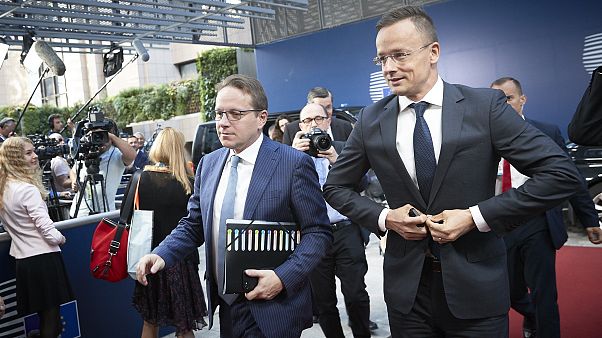 Szijjártó Péter magyar külügyminiszter és Várhelyi Olivér nagykövet 2018. július 16-án Szijjártó Péter magyar külügyminiszter és Várhelyi Olivér nagykövet 2018. július 16-án