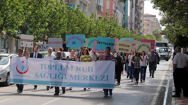Dilşikar Hatun Toplum Ruh Sağlığı Merkezinde tedavi gören ruh sağlığı hastalarının yıl boyunca yaptıkları el sanatları çalışmalarını sergilemek için etkinlik düzenlendi. Dilşikar Hatun Toplum Ruh Sağlığı Merkezinde tedavi gören ruh sağlığı hastalarının yıl boyunca yaptıkları el sanatları çalışmalarını sergilemek için etkinlik düzenlendi.
