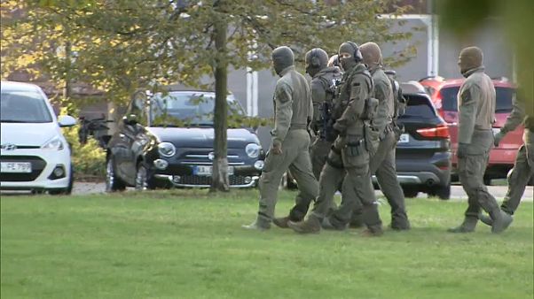 Anschlag von Halle: Haftbefehl gegen mutmaßlichen Täter Anschlag von Halle: Haftbefehl gegen mutmaßlichen Täter
