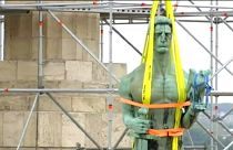 La statua del Vincitore lascia la fortezza di Belgrado