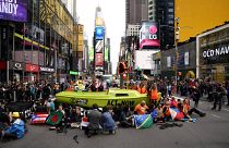 Klímatüntetés a New York-i Times Square-en
