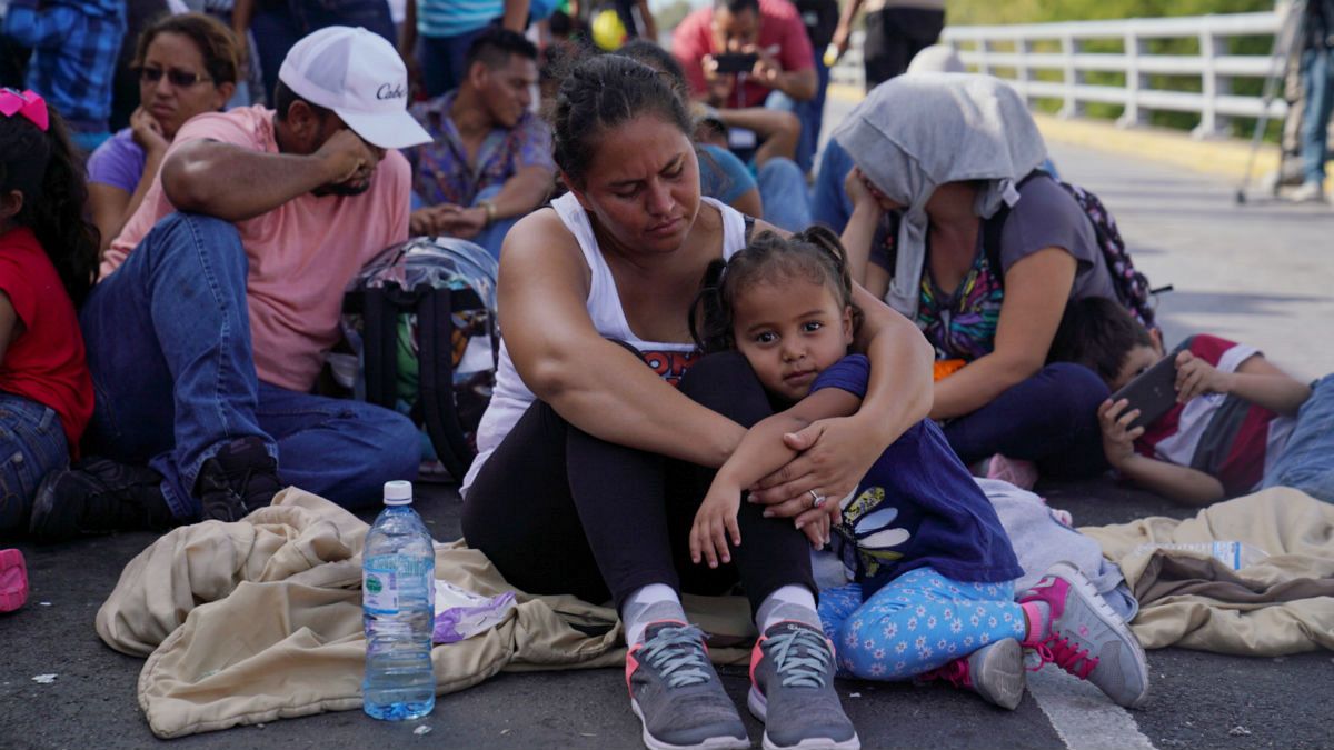  پناهجویان معترض پل مرزی بین آمریکا و مکزیک را مسدود کردند