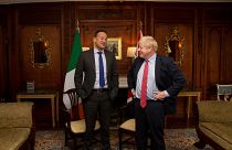 Varadkar dice ver posible un Brexit pactado tras reunirse con Johnson