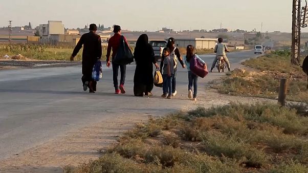 عملية "نبع السلام" تخلف 70 ألف نازح شمال سوريا وتفاقم الأزمة الإنسانية عملية "نبع السلام" تخلف 70 ألف نازح شمال سوريا وتفاقم الأزمة الإنسانية
