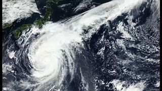 Az évszázad viharára készül Japán