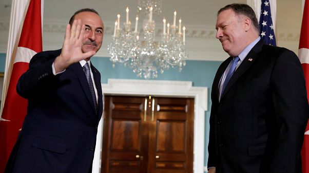 Türkiye Dışişleri Bakanı Mevlüt Çavuşoğlu ve ABD Dışişleri Bakanı Mike Pompeo, 20 Kasım 2018 Türkiye Dışişleri Bakanı Mevlüt Çavuşoğlu ve ABD Dışişleri Bakanı Mike Pompeo, 20 Kasım 2018