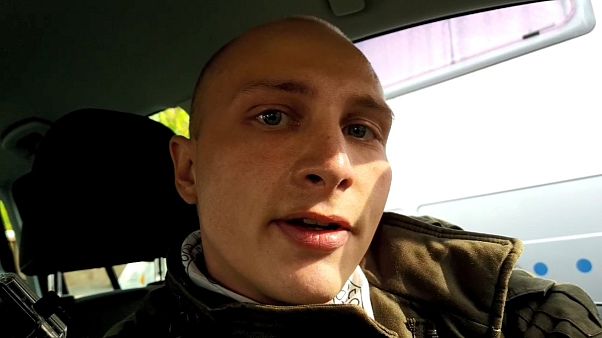 Der mutmaßliche Attentäter von Halle zeichnete sich selbst mit einer Kamera auf Der mutmaßliche Attentäter von Halle zeichnete sich selbst mit einer Kamera auf