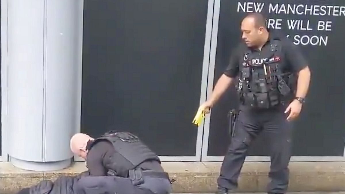 شرطة مانشستر تعتقل رجلاً يشتبه بأنه وراء حادثة الطعن في مركز تجاري