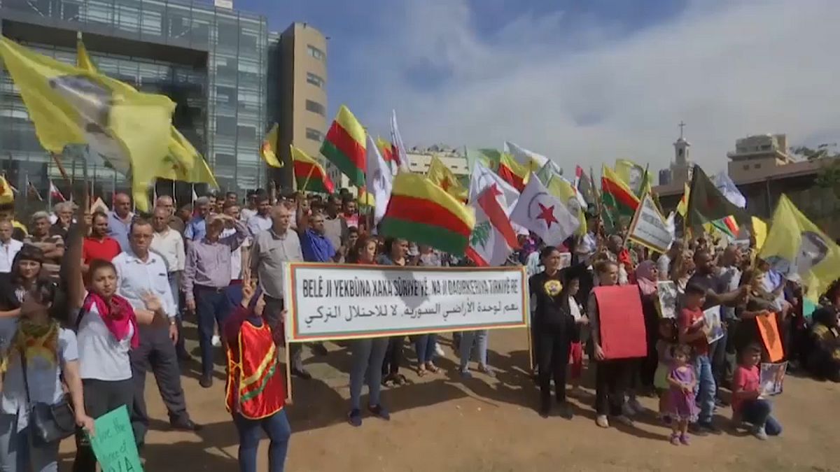 مظاهرة للأكراد أمام مكتب الأمم المتحدة في بيروت احتجاجا على عملية "نبع السلام"