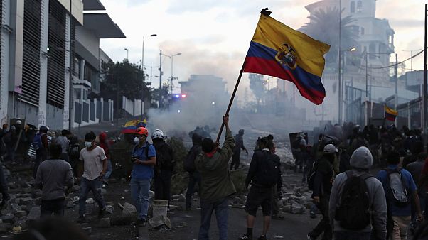 Spritpreis-Erhöhung in Ecuador: Proteste in Quito eskalieren Spritpreis-Erhöhung in Ecuador: Proteste in Quito eskalieren