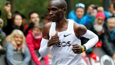 Ο Κιπτσόγκε ο πρώτος άνθρωπος που έτρεξε μαραθώνιο σε λιγότερο από δύο ώρες 