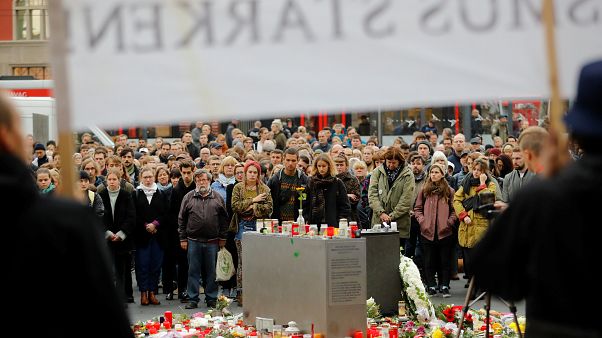 Almanya sinagog saldırısı: Zanlıdan 'antisemitik ve aşırı sağ' itirafı Almanya sinagog saldırısı: Zanlıdan 'antisemitik ve aşırı sağ' itirafı