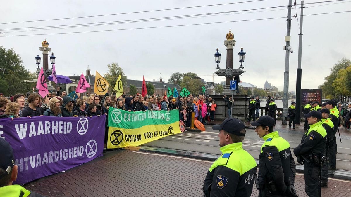 راهپیمایی کنشگران «شورش انقراض» در آمستردام